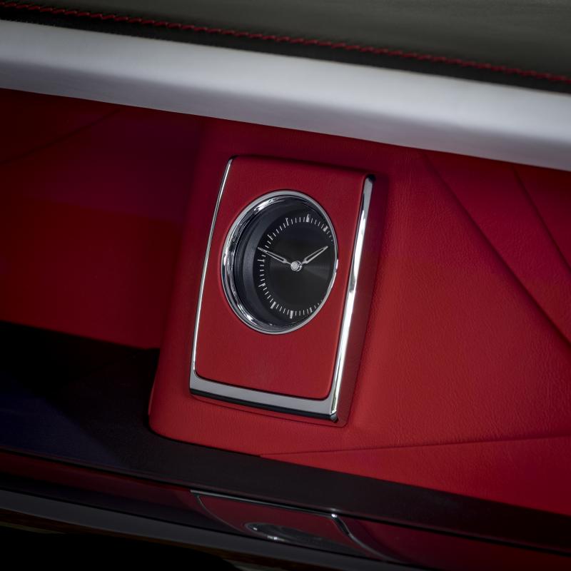 Rolls-Royce Red Phantom | Les photos officielles de la limousine pour la lutte contre le SIDA